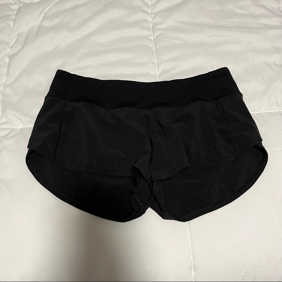 Black 6 Reg Lululemon Speed up Shorts - Picture 2 of 6
